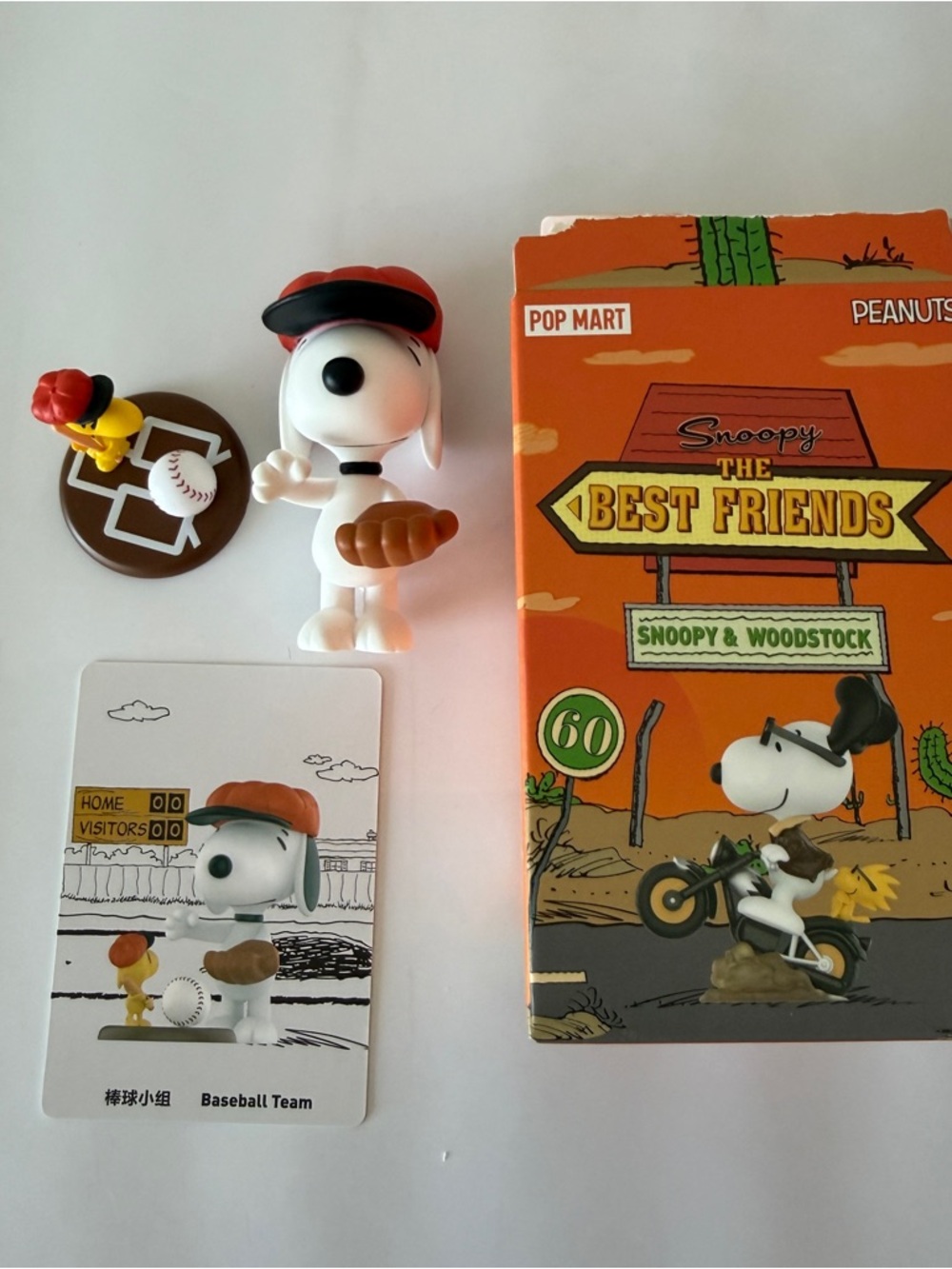 POP MART snoopy The best friends series: baseball team figurine